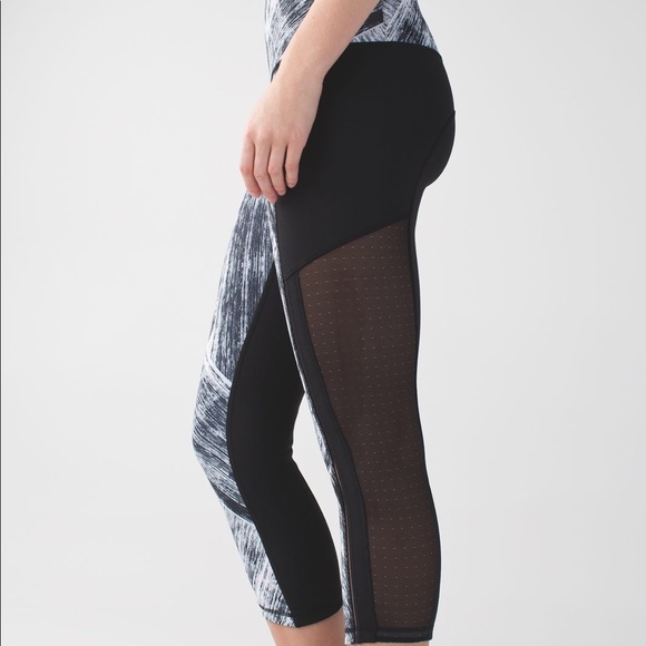 lululemon athletica Pants - RARE Lululemon hot to street crop pant